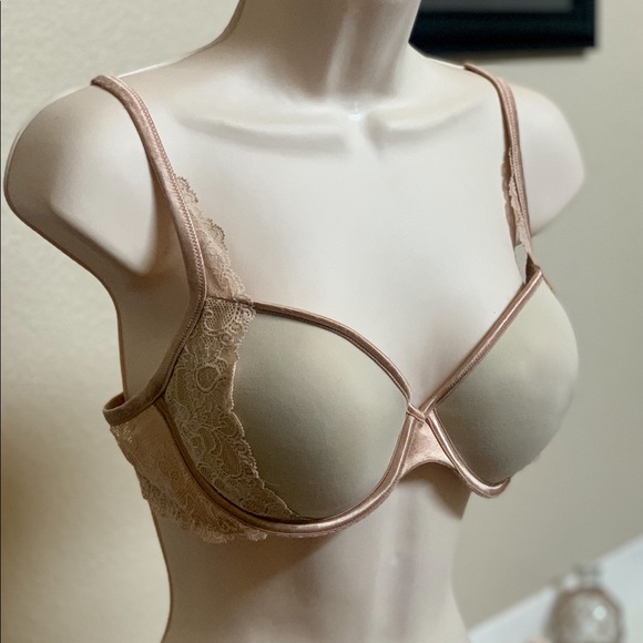 Four Victoria’s Secret Bras-Size 36C - Picture 3 of 15